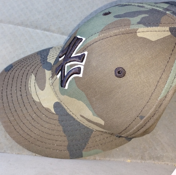New York Yankees Snapback Hat New Era 9 Fifty Camo OSFA Genuine Merchandise Cap. - Picture 3 of 5